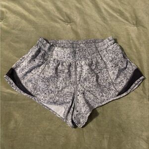 Lululemonn Hotty Hot 2.5 inseam Shorts Gray